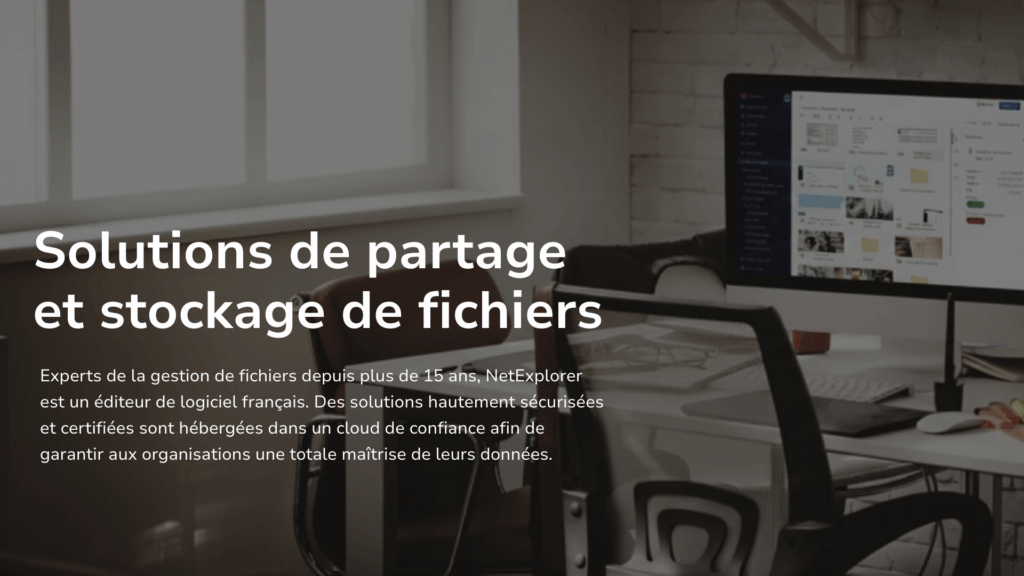 Solutions de partage et de stockage de fichiers par NetExplorer. Un bureau moderne avec un ordinateur affichant des dossiers de fichiers.